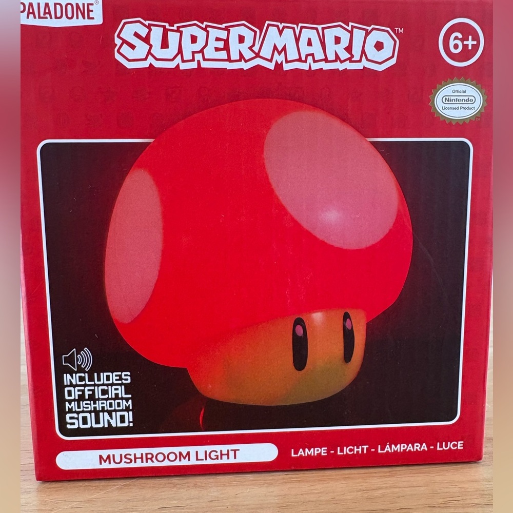 New in box- Paladone Super Mario mushroom light